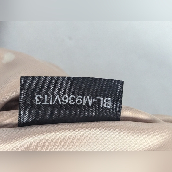 Valentino Garavani Bebop Loop beige handle clutch bag - Picture 10 of 10